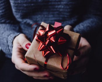 Originálne darčeky pre partnerku, ktoré ju zaručene potešia a prekvapia